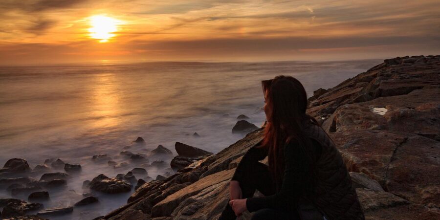 woman setting goals on the beach